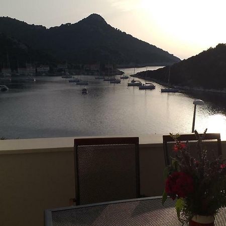 Apartment Zaklopatica Lastovo Esterno foto