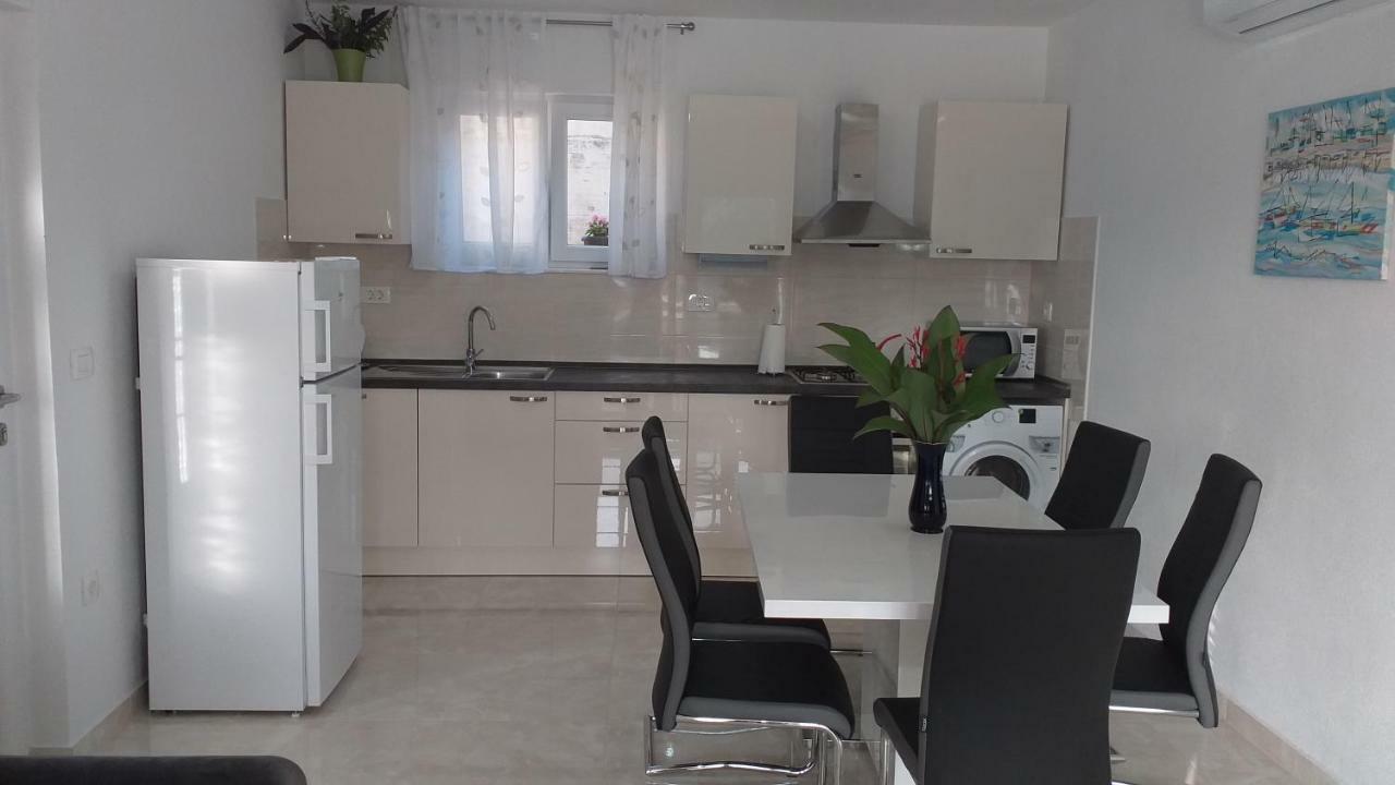 Apartment Zaklopatica Lastovo Esterno foto