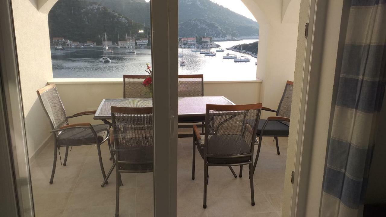 Apartment Zaklopatica Lastovo Esterno foto