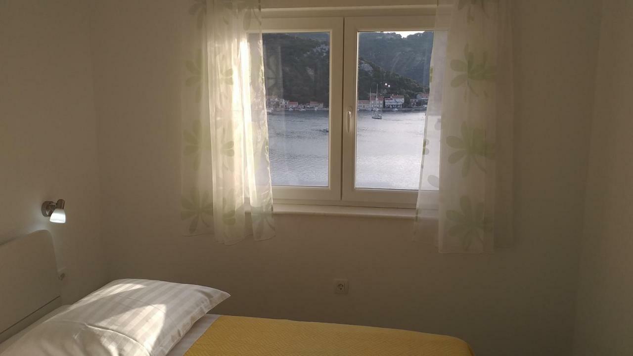 Apartment Zaklopatica Lastovo Esterno foto