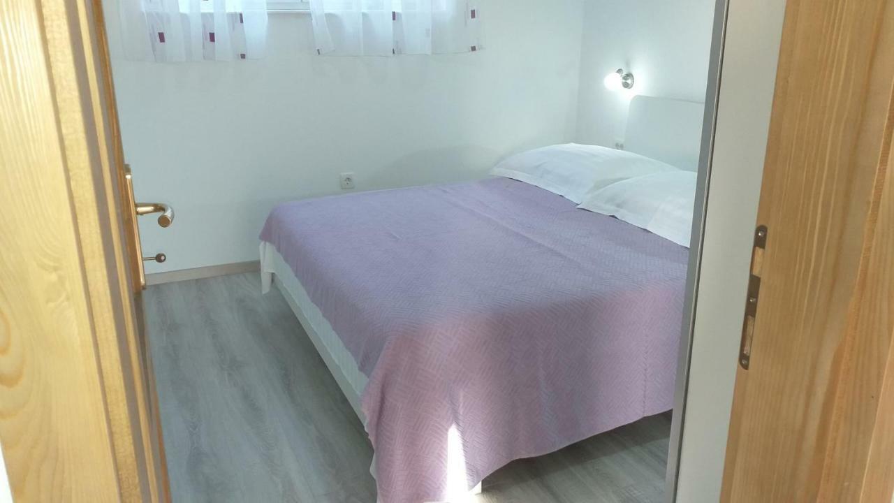 Apartment Zaklopatica Lastovo Esterno foto
