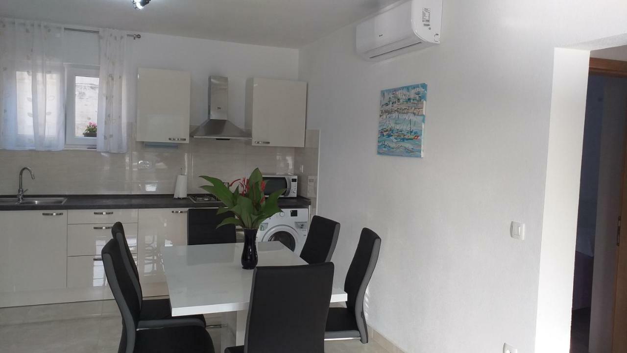 Apartment Zaklopatica Lastovo Esterno foto