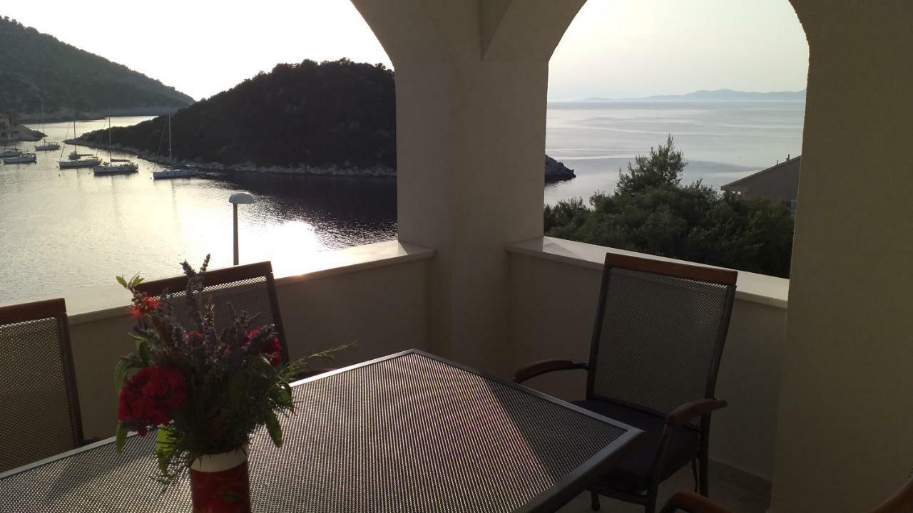 Apartment Zaklopatica Lastovo Esterno foto