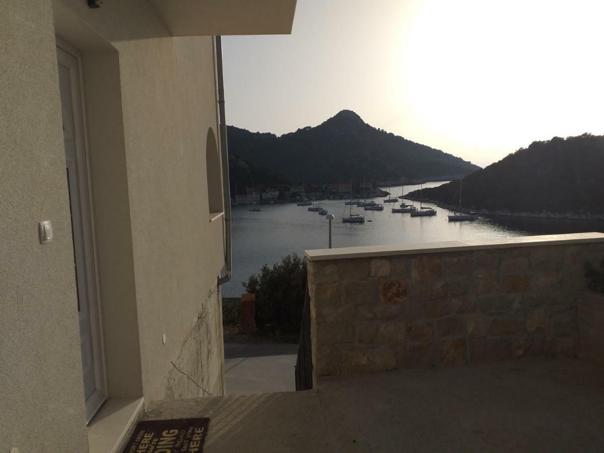Apartment Zaklopatica Lastovo Esterno foto