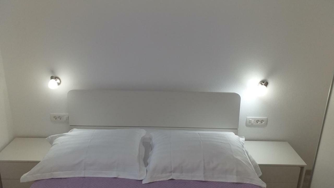 Apartment Zaklopatica Lastovo Esterno foto