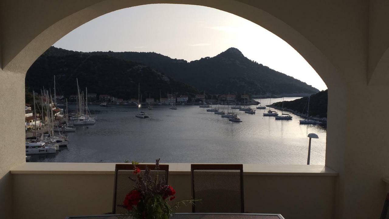 Apartment Zaklopatica Lastovo Esterno foto