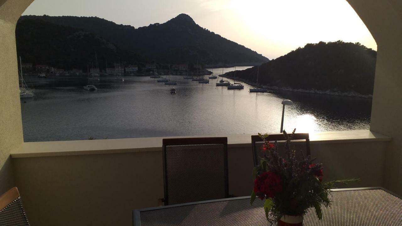 Apartment Zaklopatica Lastovo Esterno foto
