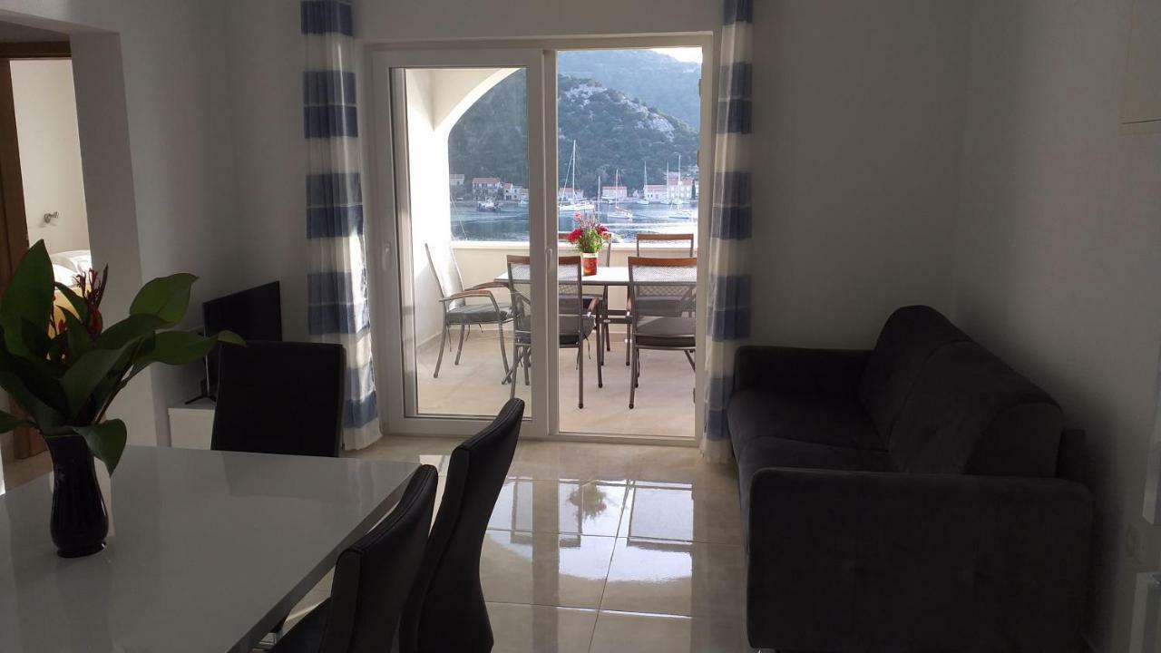 Apartment Zaklopatica Lastovo Esterno foto