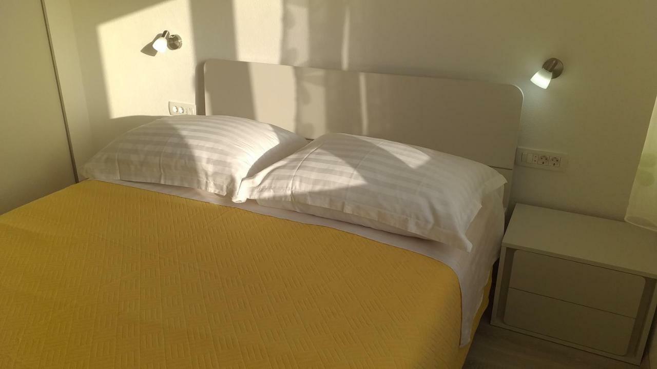 Apartment Zaklopatica Lastovo Esterno foto
